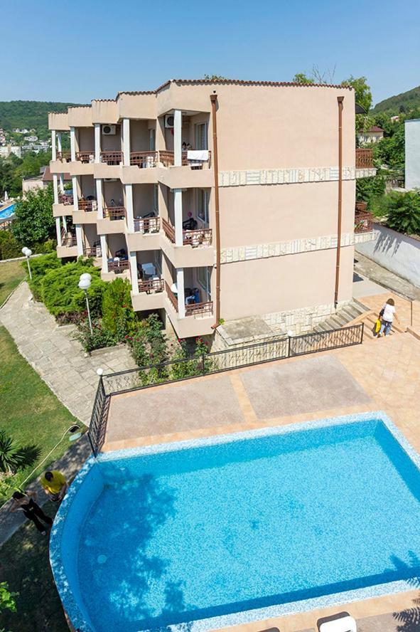 Hotel Naslada Балчик Экстерьер фото