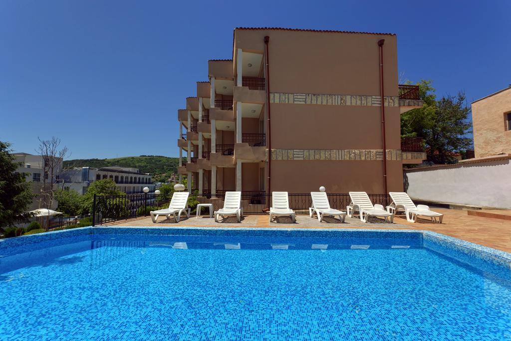 Hotel Naslada Балчик Экстерьер фото